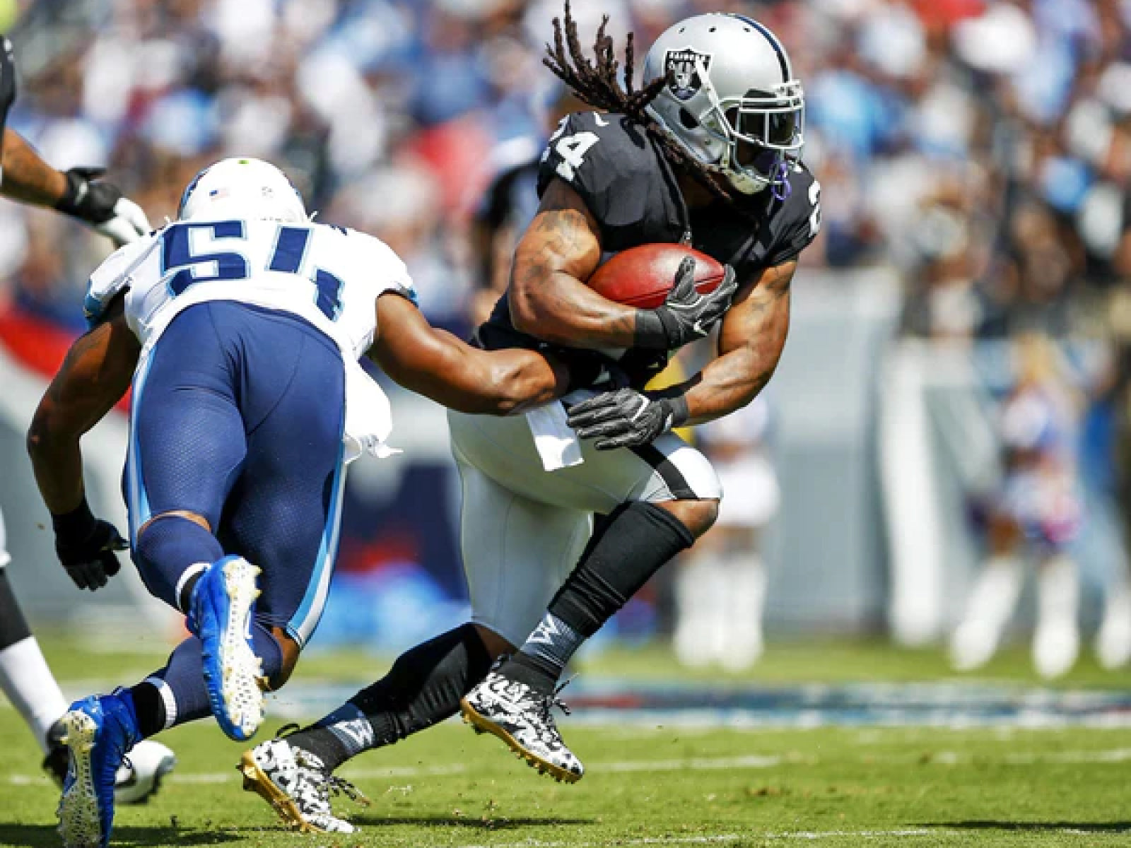 Marshawn Lynch wears Strideline Socks in Game vs. Titans