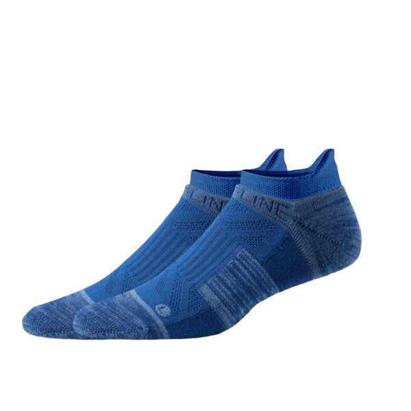 Basic ankle socks in blue with a textured design and reinforced toe and heel.