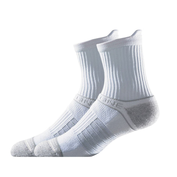 Basic Mid Socks in white with ribbed design and cushioned sole.